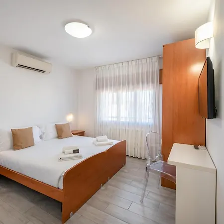 Tre Rose Hotel *
