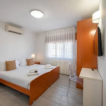 Tre Rose Hotel *
